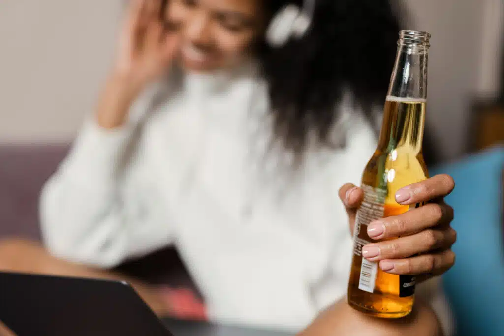Alkohol og rusbehandling: tips for å ta kontroll over livet ditt 1 Kulturelle normer og medienes påvirkning på alkoholbruk.