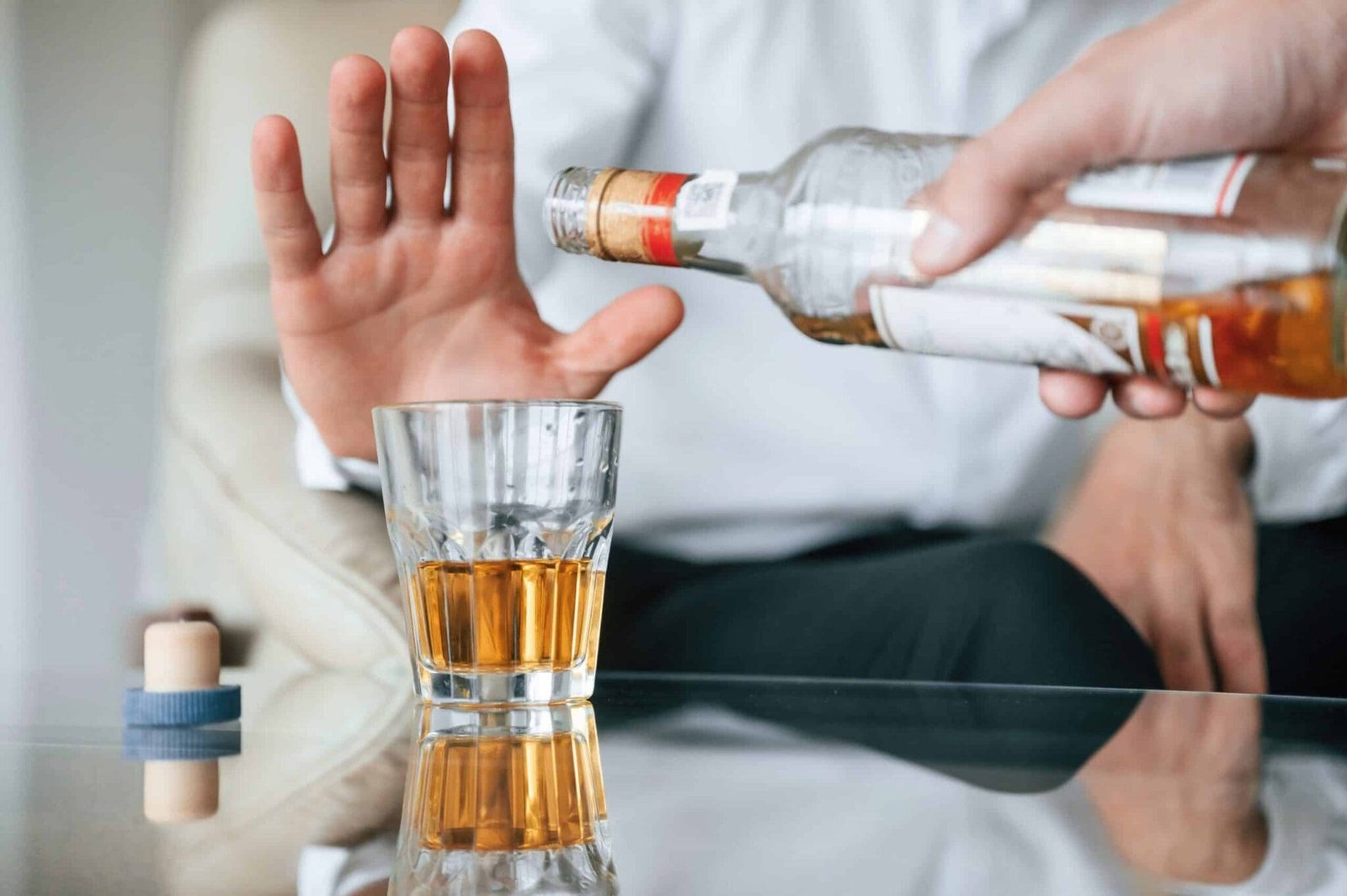 Alkohol og rusbehandling: tips for å ta kontroll over livet ditt 16 Tilby alkoholfrie alternativer ved sosiale sammenkomster.