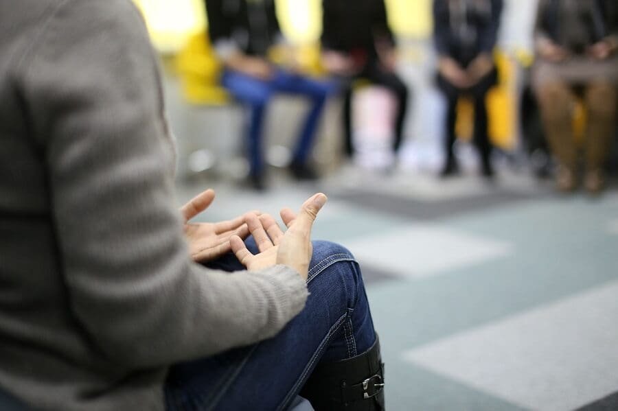 Viktigheten av et strukturert terapeutisk ettervern for rusmisbrukere 1 Ettervern i rusomsorgen gjennom gruppesamtaler.